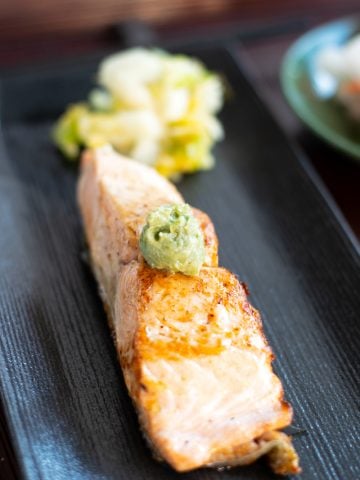 kizami wasabi on cooked salmon