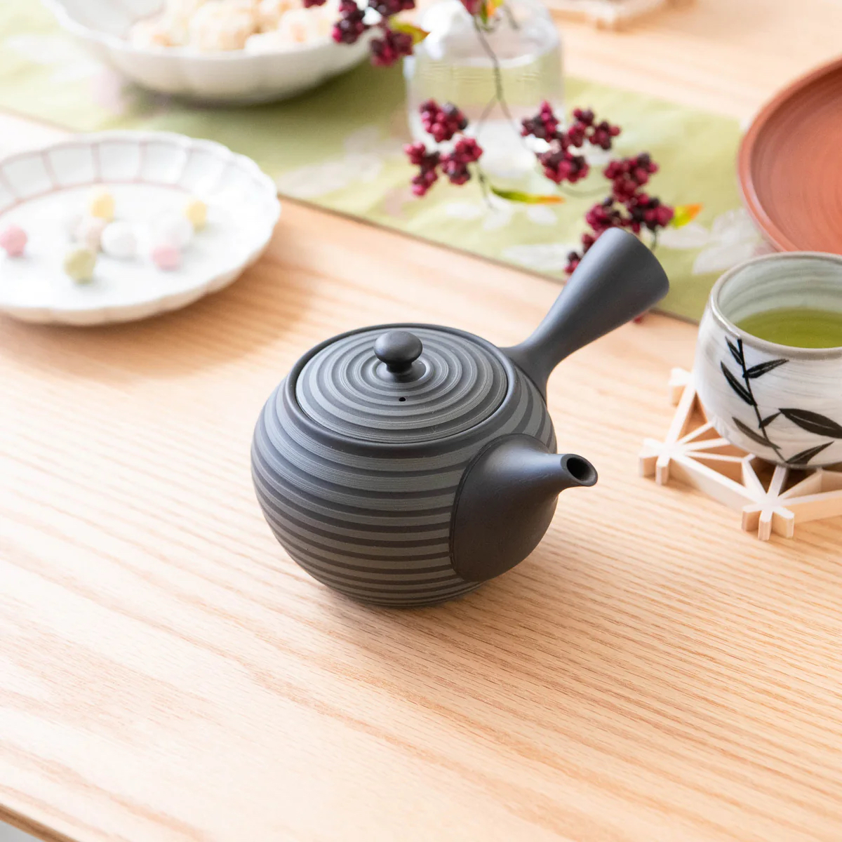 side handle Japanese teapot, yokode kyusu
