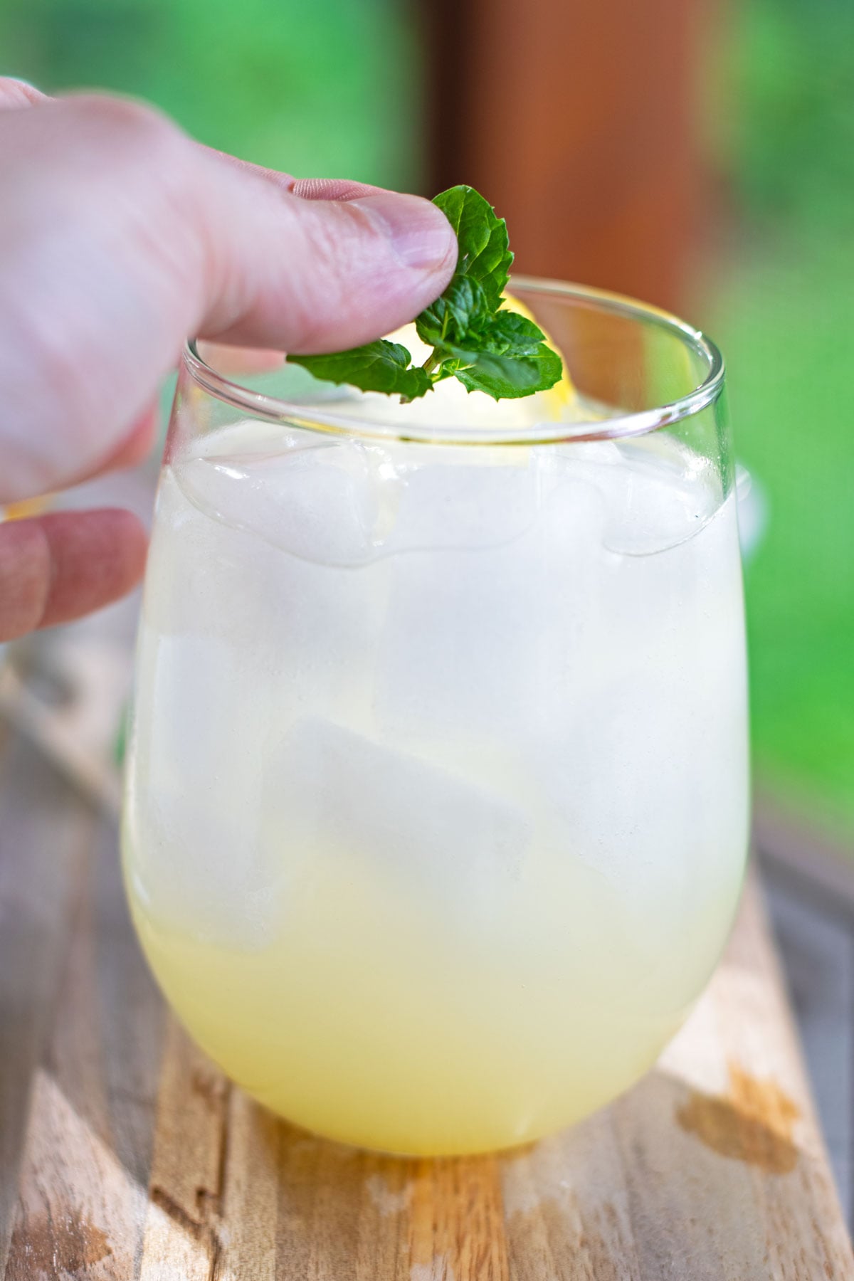 Finished yuzu mocktail garnished with fresh mint and a thin slice of lemon.